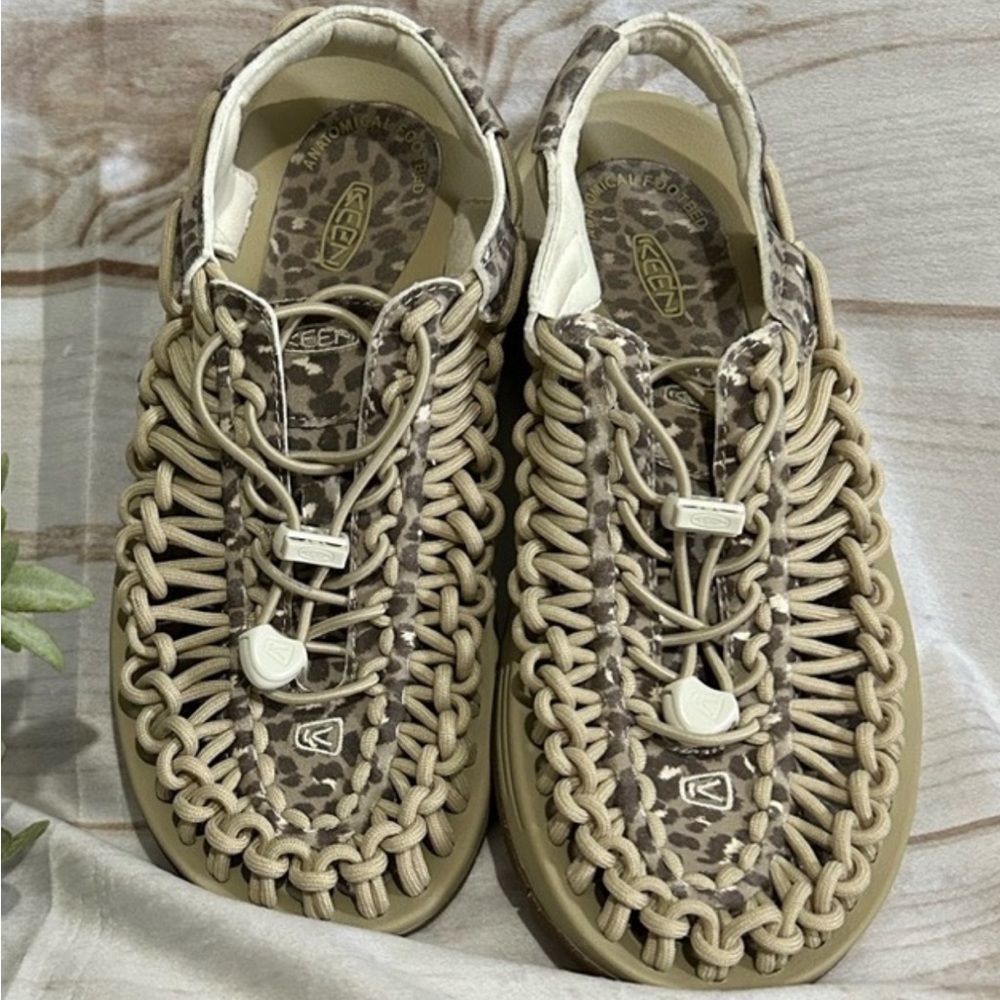 Women’s keen uneek cheetah print/beige rare color